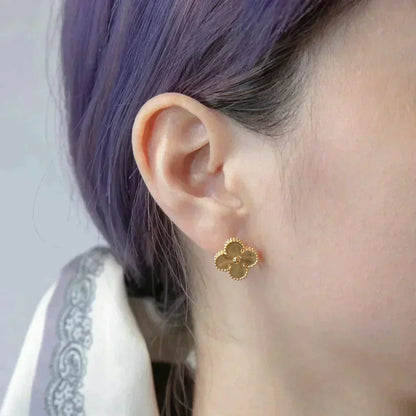 [vivabelle]CLOVER MEDIUM 1 MOTIFS LASER EARRINGS