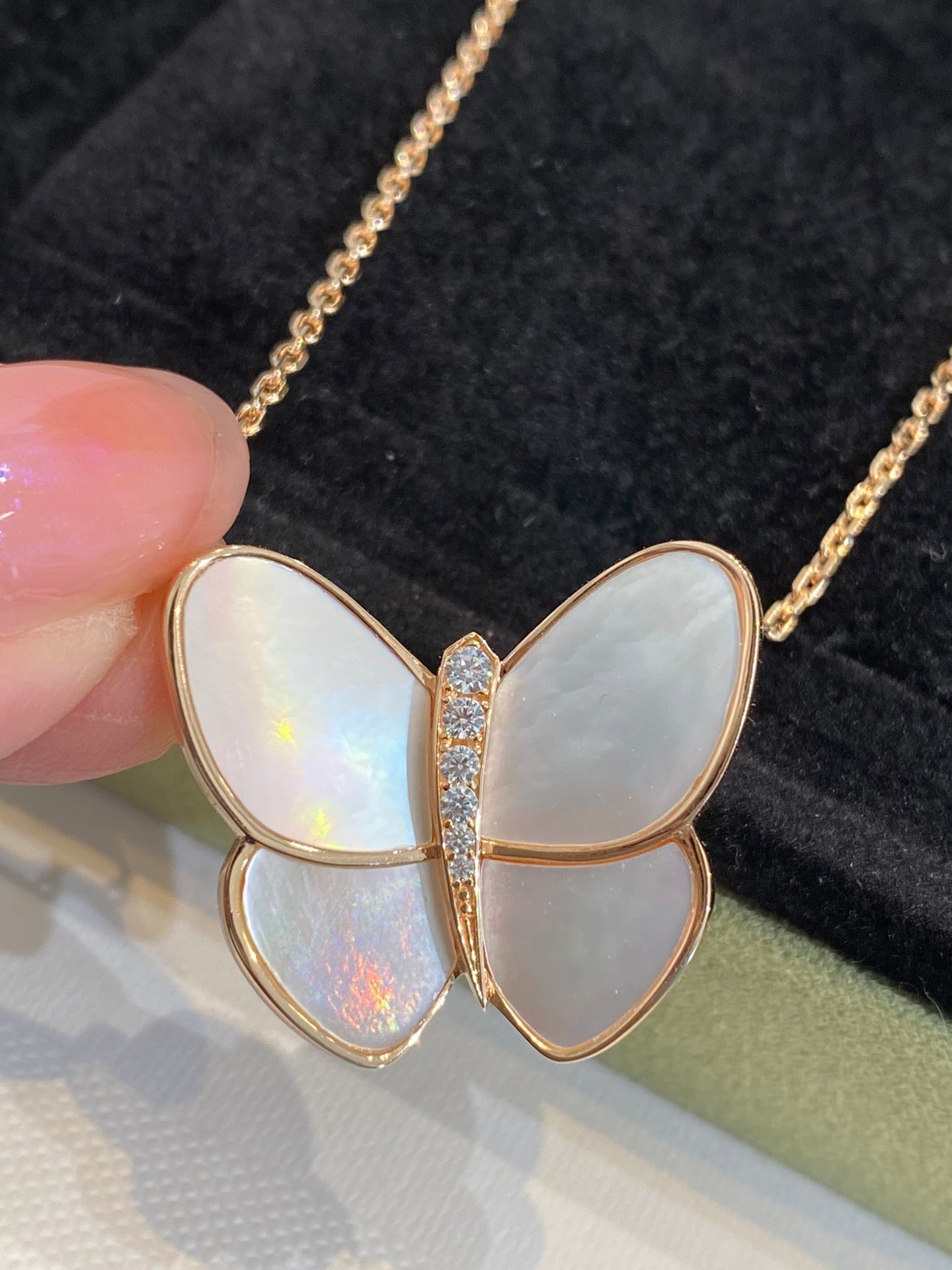 [vivabelle]BUTTERFLY GOLD MOP DIAMOND NECKLACE