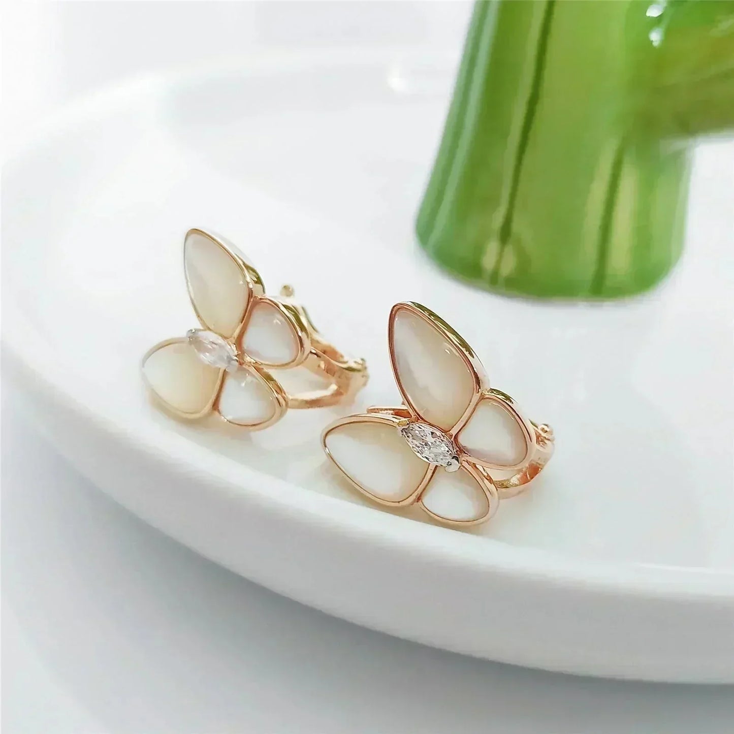 [vivabelle]BUTTERFLY MOP DIAMOND EARRINGS