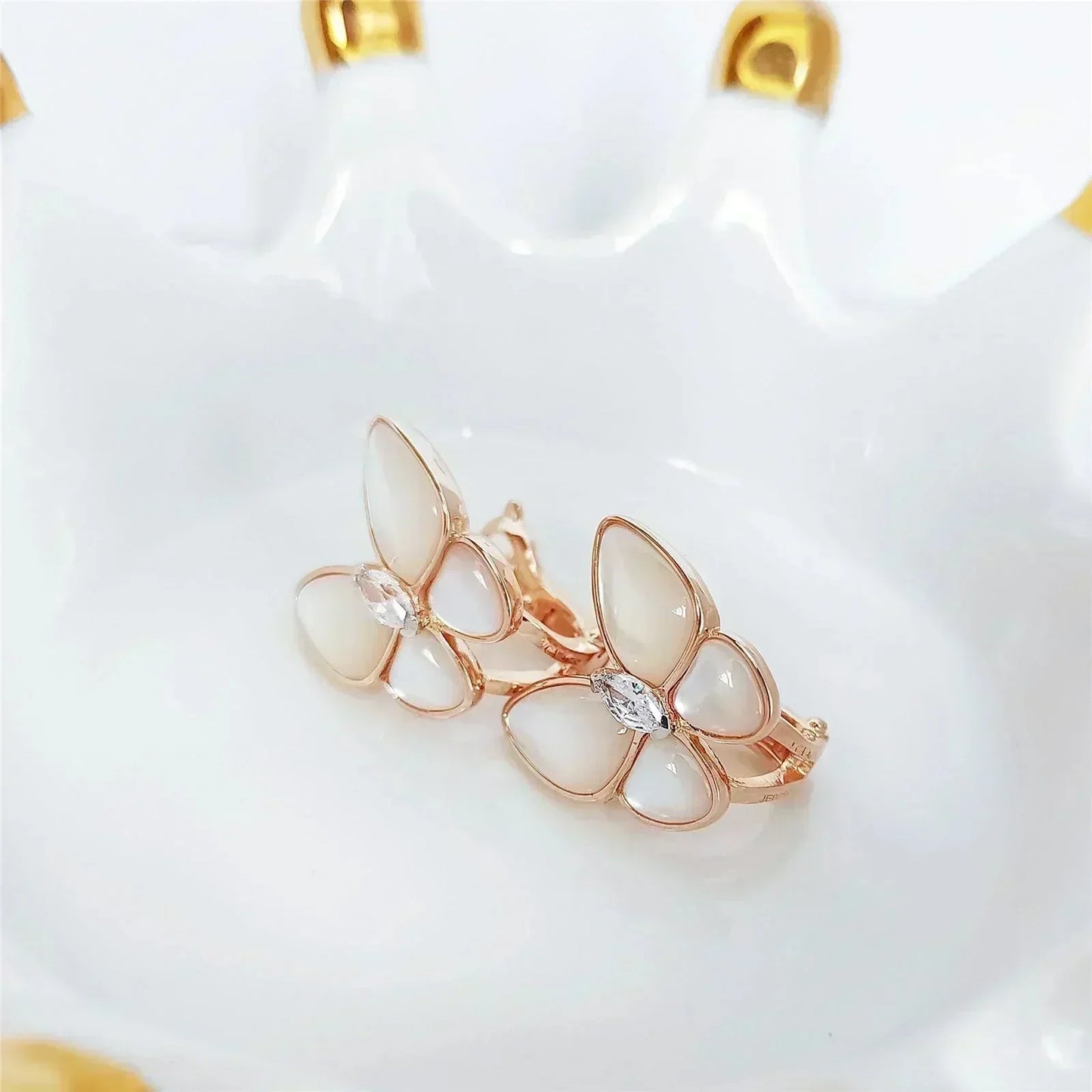 [vivabelle]BUTTERFLY MOP DIAMOND EARRINGS