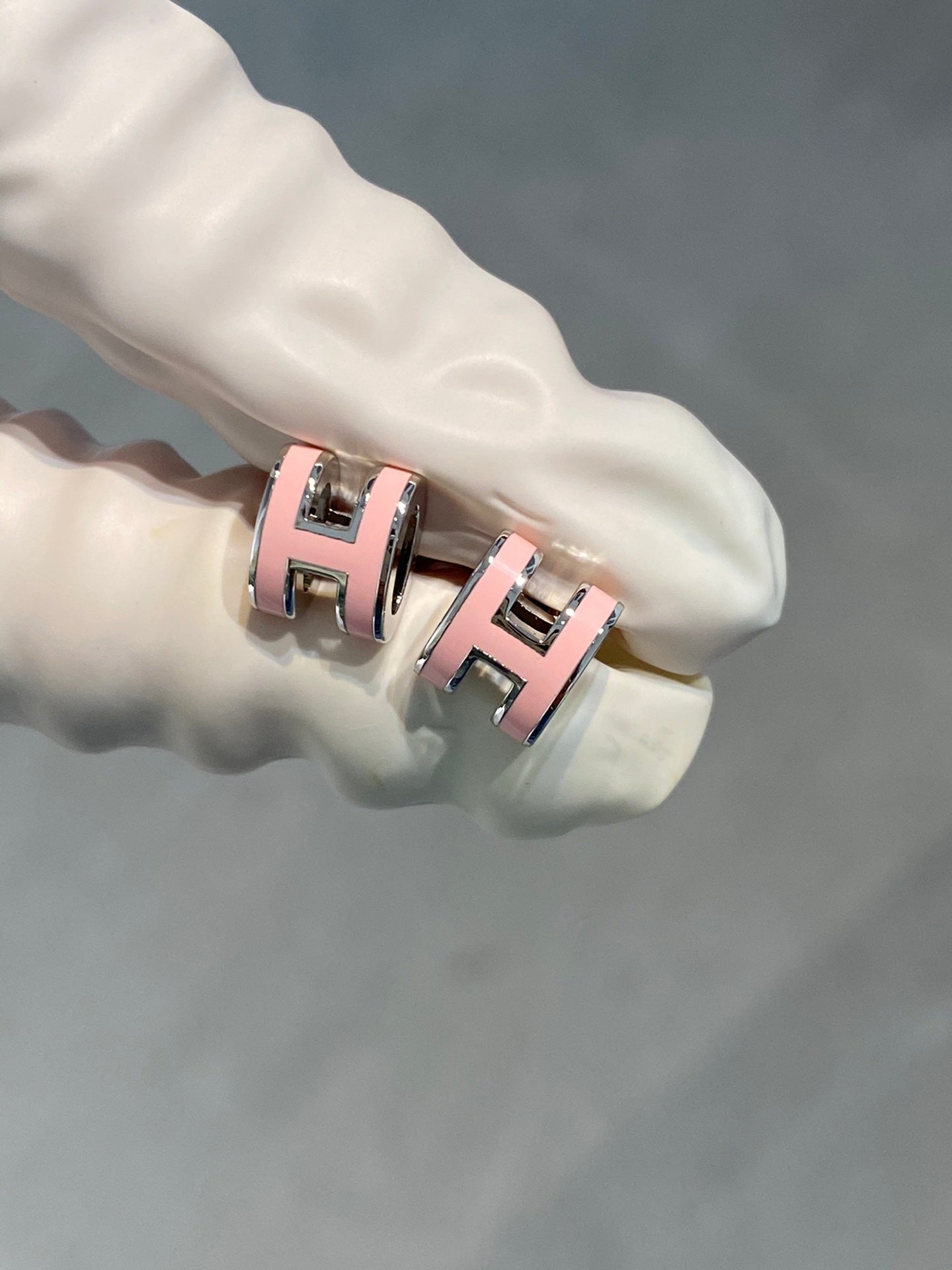 [vivabelle]MINI POP H SILVER EARRINGS PINK