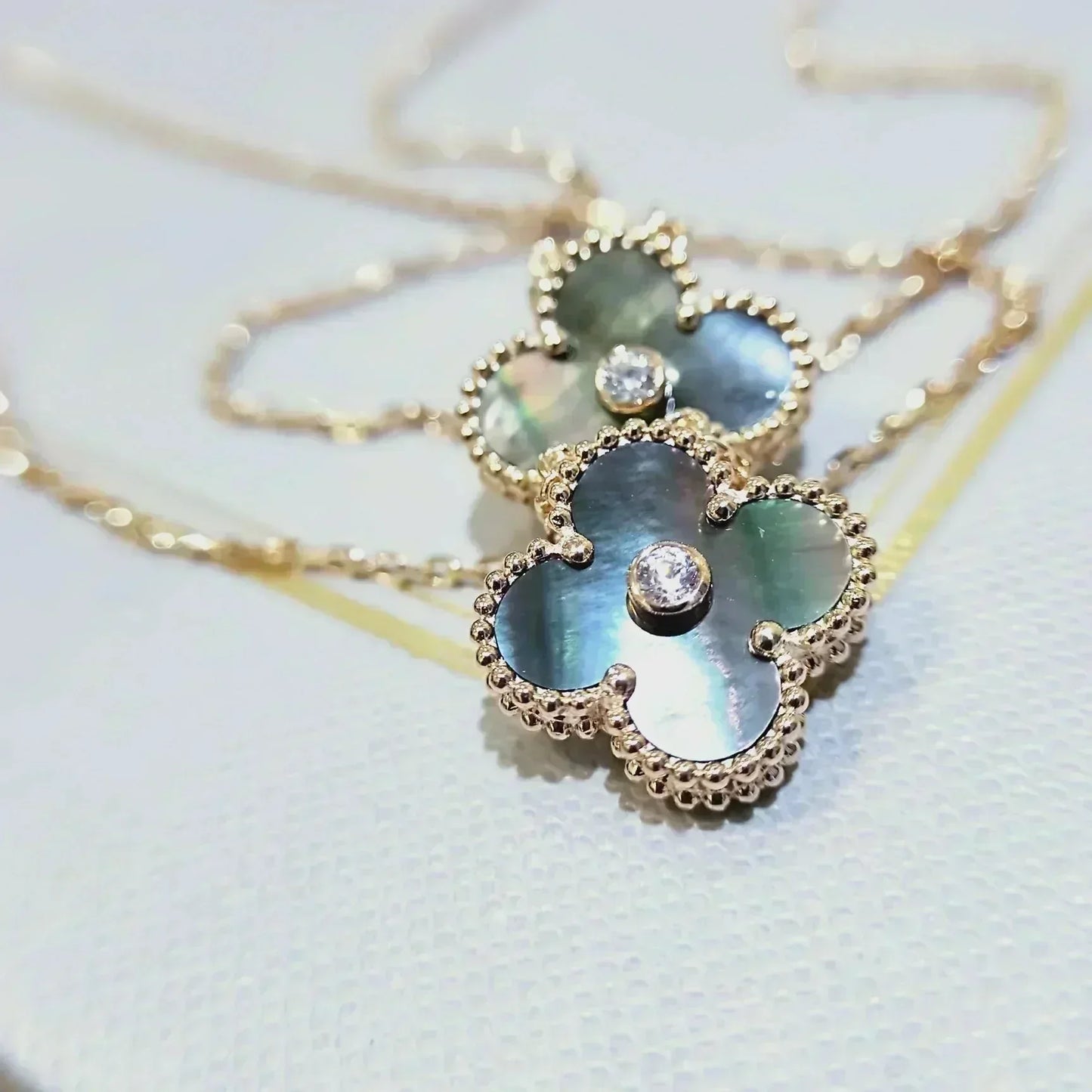 [vivabelle]CLOVER 15MM DIAMOND AND MOTHER-OF-GREY NECKLACE