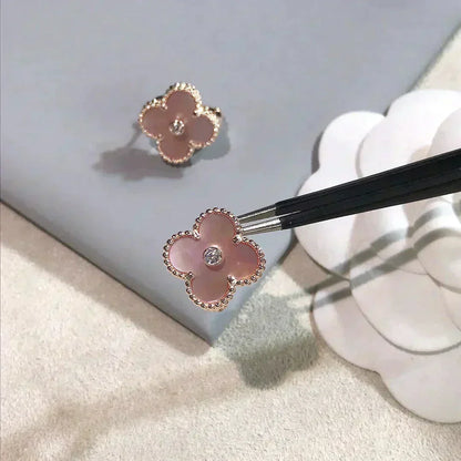 [vivabelle]CLOVER MEDIUM 1 MOTIFS  PINK MOP DIAMOND EARRINGS