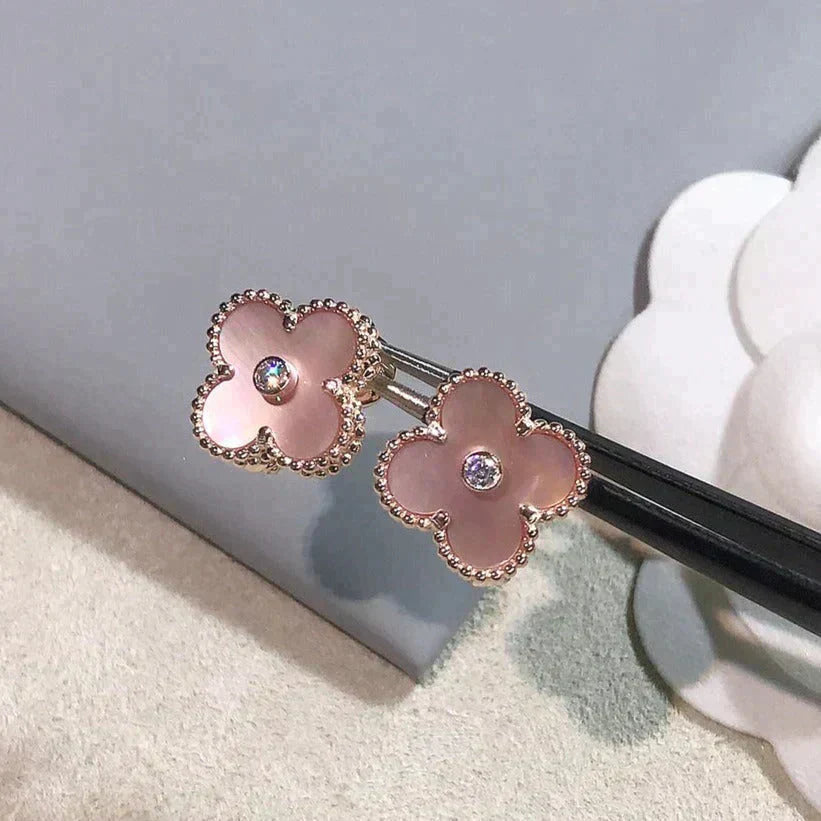 [vivabelle]CLOVER MEDIUM 1 MOTIFS  PINK MOP DIAMOND EARRINGS
