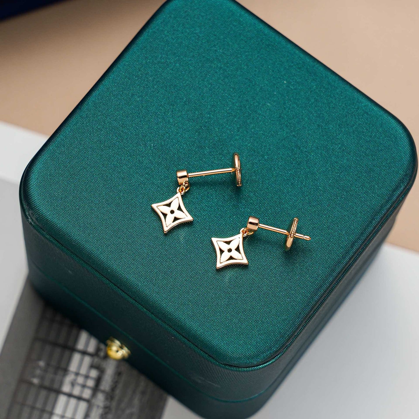 [vivabelle]STAR EARRINGS GOLD