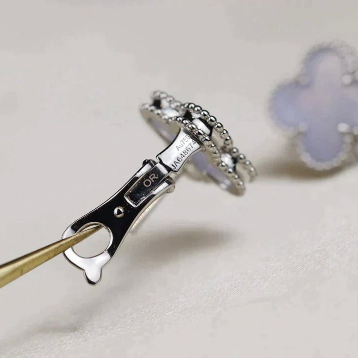 [vivabelle]CLOVER MEDIUM 1 MOTIFS  WHITE MOP EARRINGS SILVER