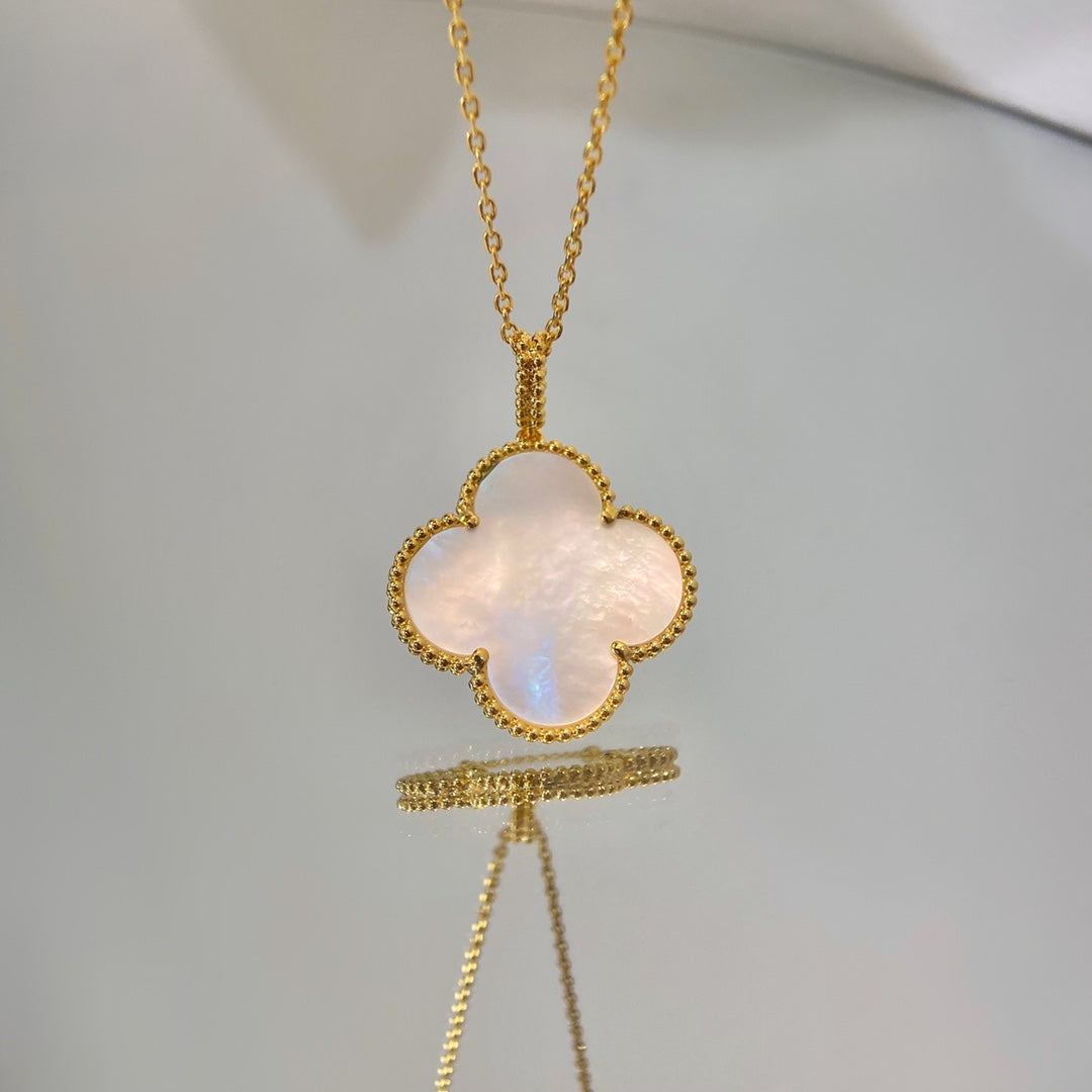 [vivabelle]CLOVER 25MM MOP LARGE PENDANT NECKLACE