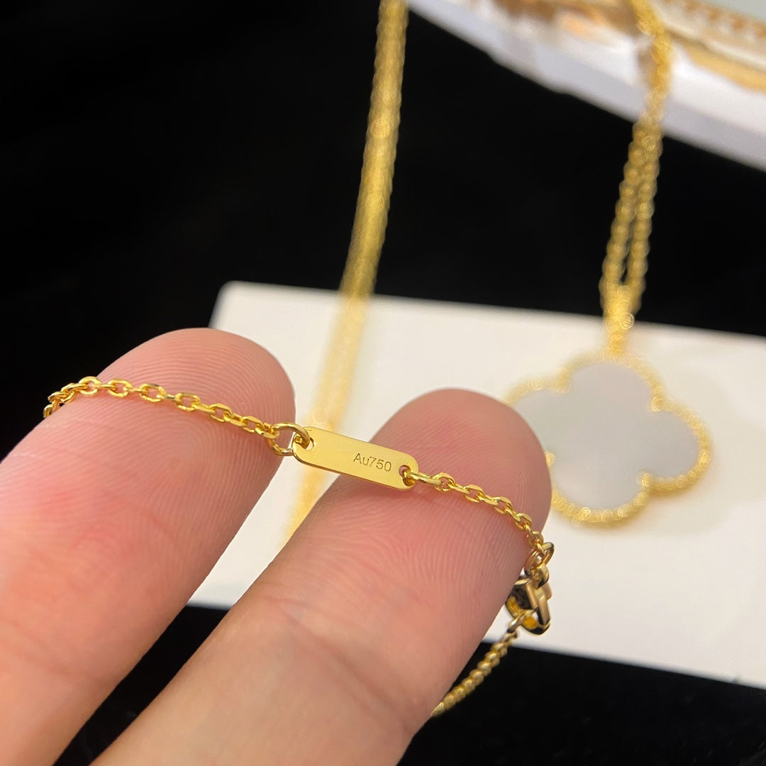 [vivabelle]CLOVER 25MM MOP LARGE PENDANT NECKLACE