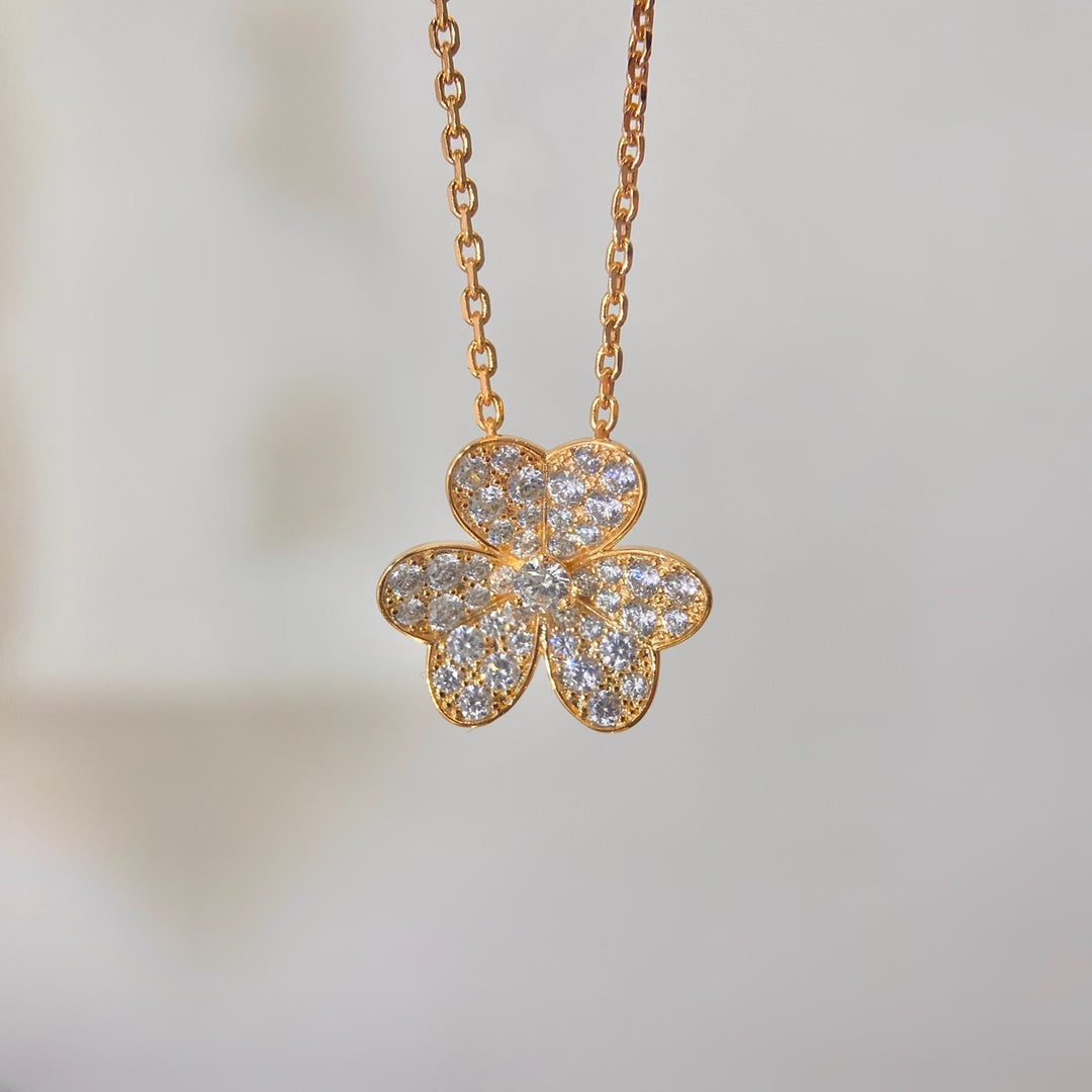[vivabelle]FLOWER DIAMOND NECKLACE