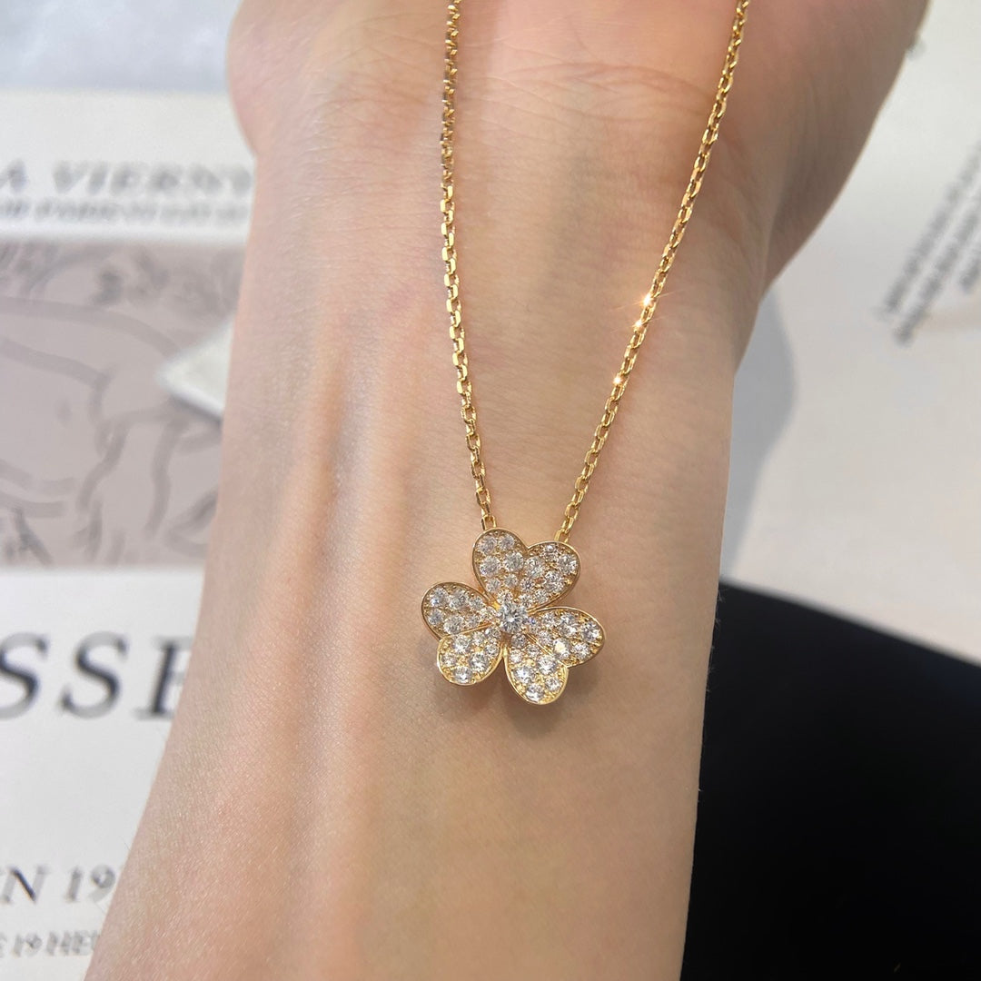 [vivabelle]FLOWER DIAMOND NECKLACE