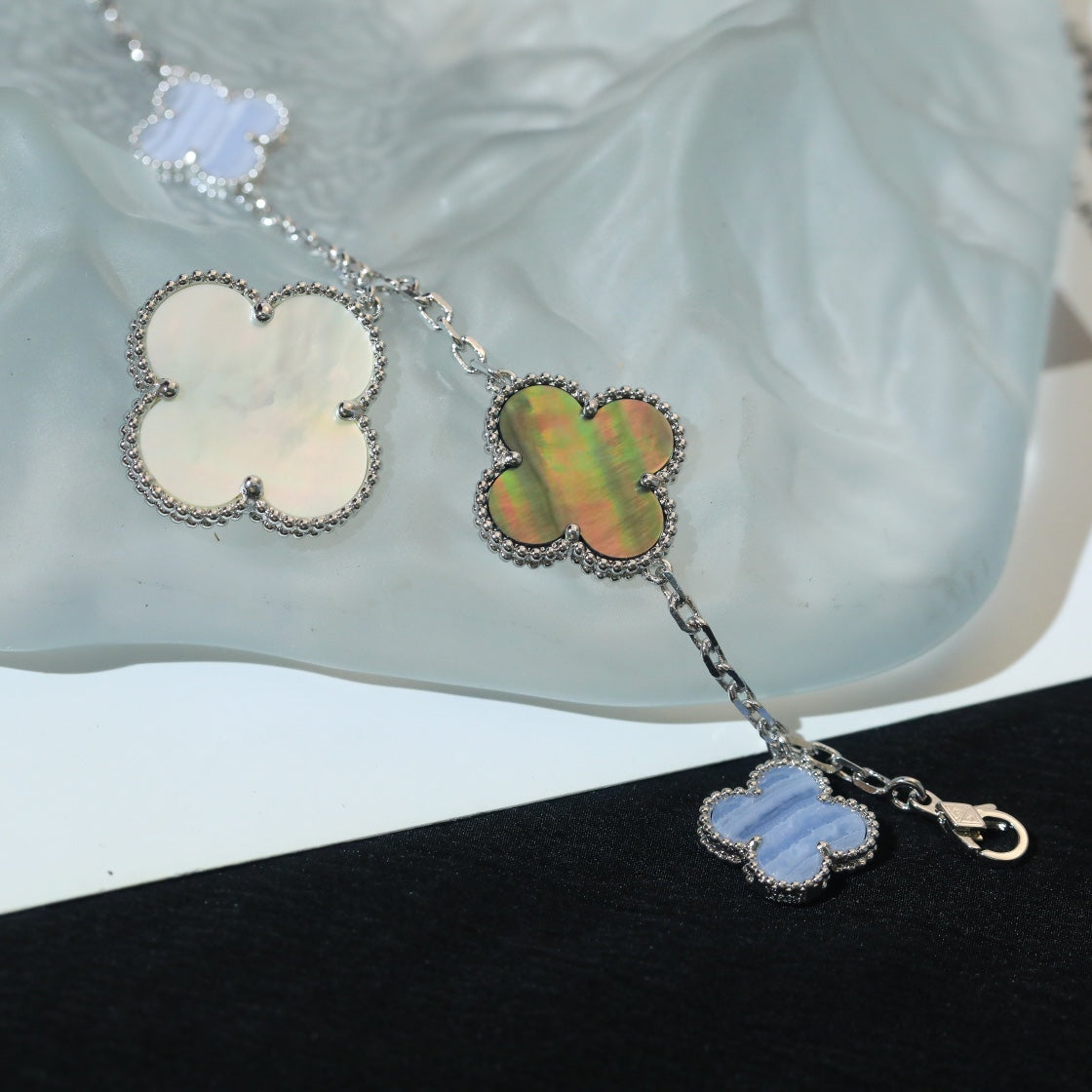 [vivabelle]CLOVER BRACELET 5 MOTIFS MOP CHALCEDONY SILVER