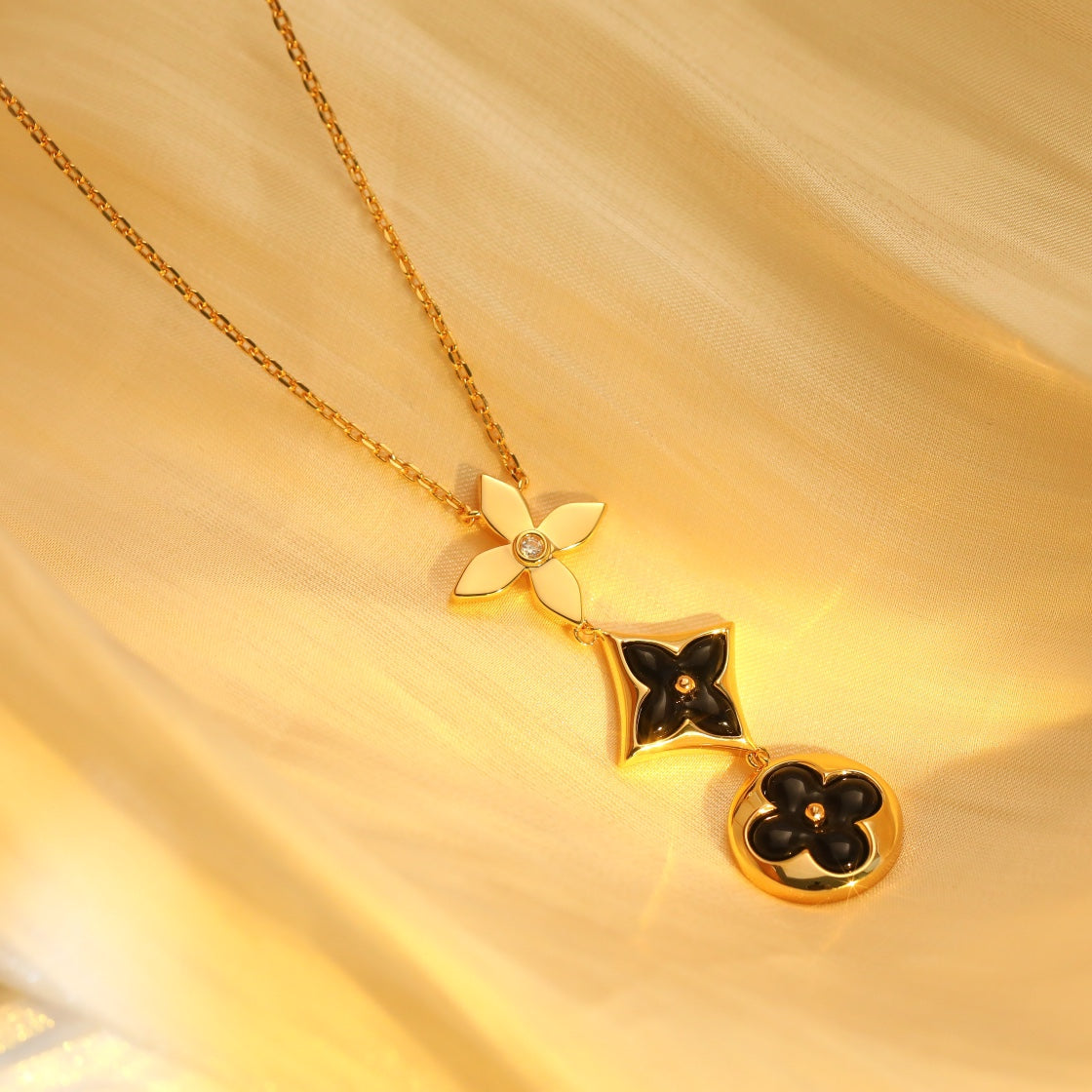 [vivabelle]STAR AND SUN ONYX PINK GOLD NECKLACE