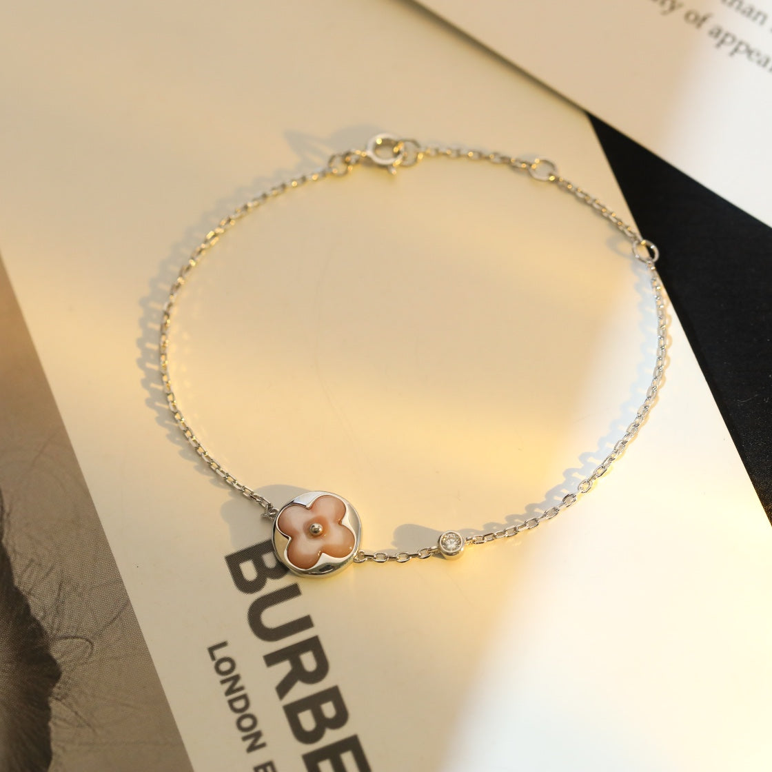 [vivabelle]SUN MOTIF PINK MOP SILVER BRACELET