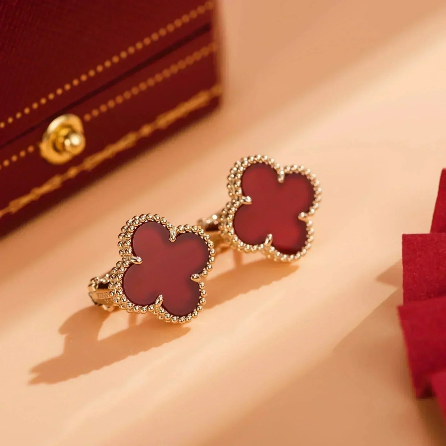 [vivabelle]CLOVER MEDIUM 1 MOTIFS CARNELIAN  EARRINGS