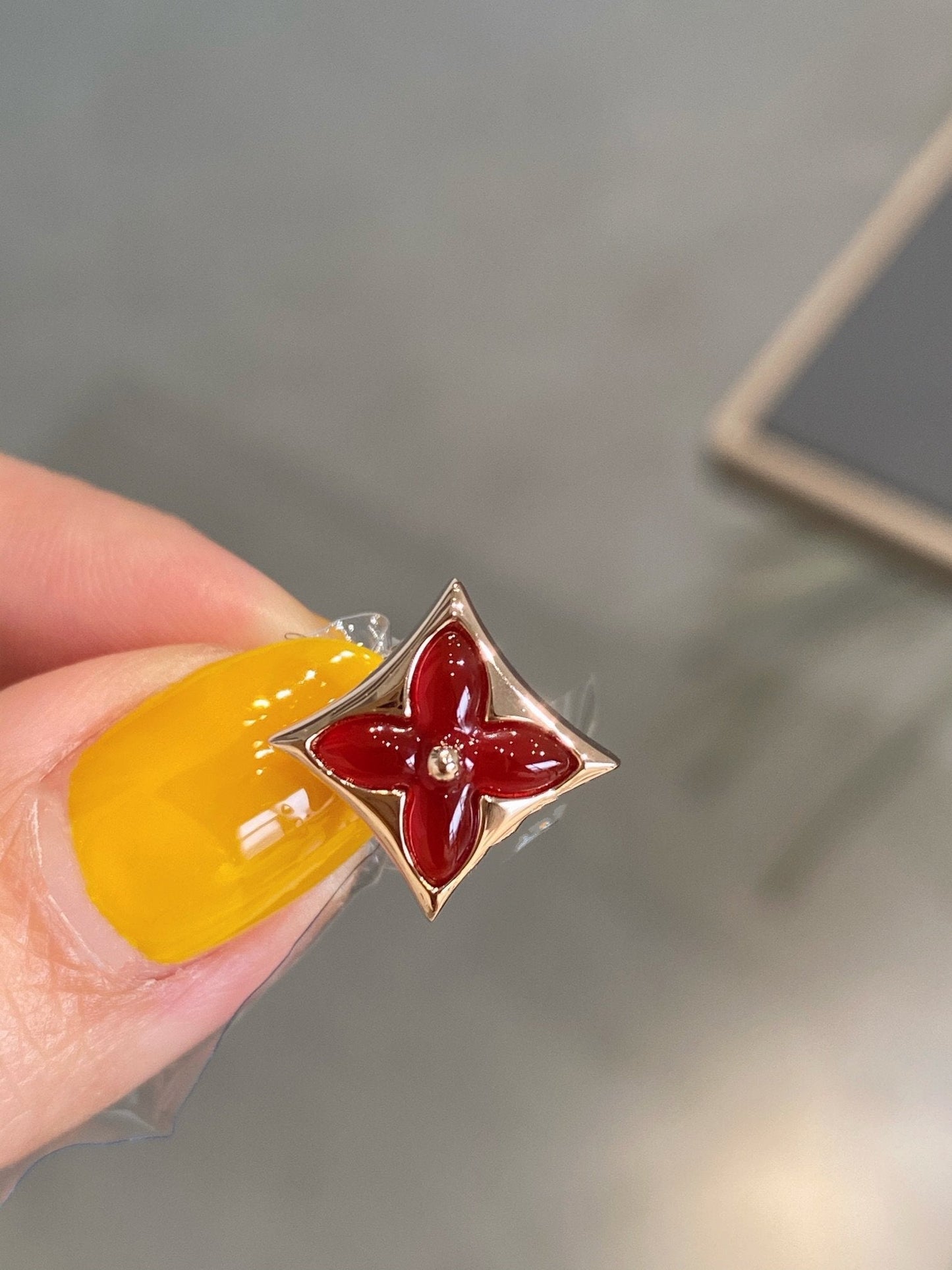 [vivabelle]STAR AND SUN PINK GOLD CARNELIAN STUD EARRINGS