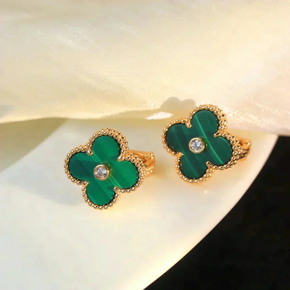 [vivabelle]CLOVER MEDIUM 1 MOTIFS MALACHITE DIAMOND EARRINGS