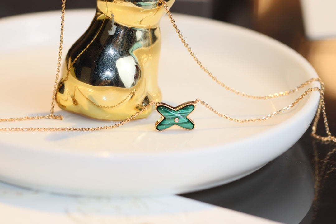 [vivabelle]JEUX MALACHITE 1 DIAMOND PINK GOLD NECKLACE