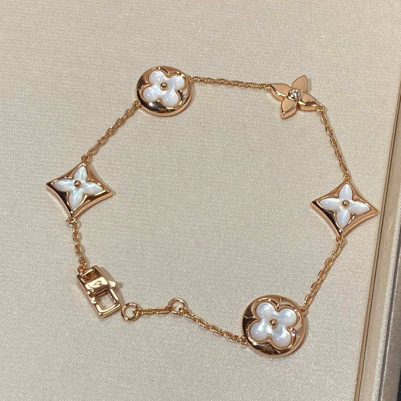 [vivabelle]STAR AND SUN 5 MOTIF MOP PINK GOLD BRACELET