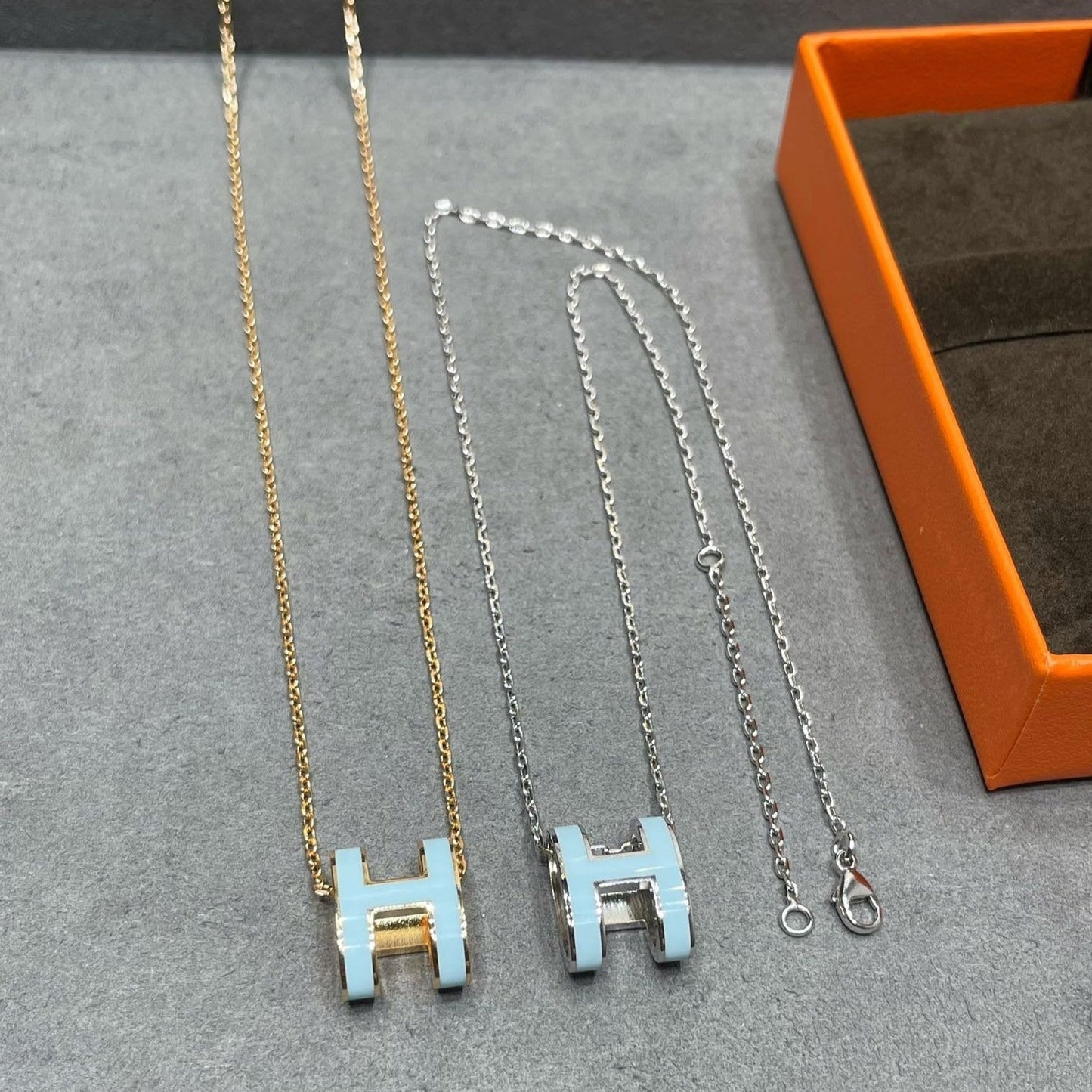 [vivabelle]POP H SKY BLUE NECKLACE