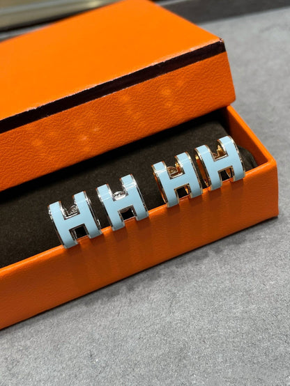 [vivabelle]POP H SKY BLUE STUD EARRINGS