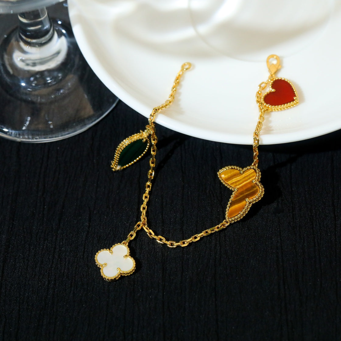 [vivabelle]LUCKY SPRING 5 MOTIF GOLD BRACELET