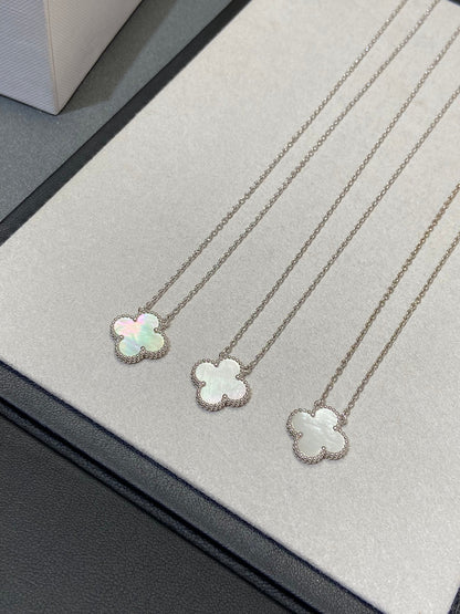 [vivabelle]CLOVER MEDIUM SILVER WHITE MOP NECKLACE