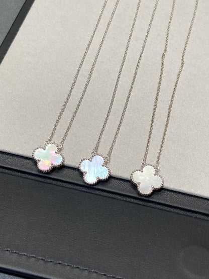 [vivabelle]CLOVER MEDIUM SILVER WHITE MOP NECKLACE