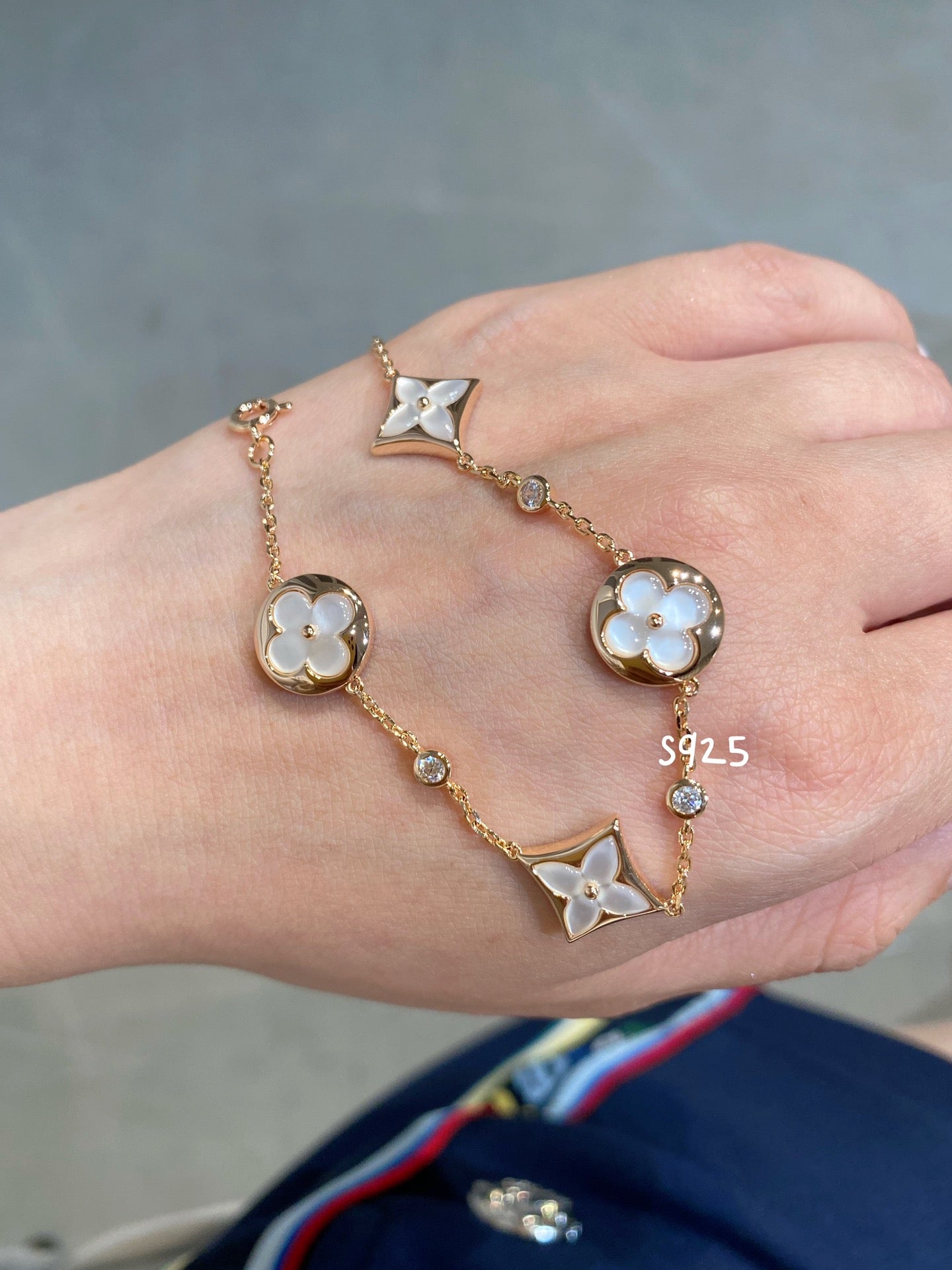 [vivabelle]STAR AND SUN 4 MOTIF WHITE MOP PINK GOLD BRACELET