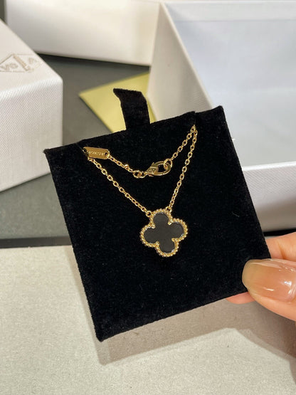 [vivabelle]CLOVER ROCK CRYSTAL ROSE GOLD NECKLACE