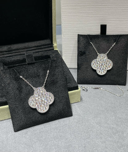 [vivabelle]CLOVER 25MM LARGE PENDANT DIAMOND PAVED SILVER NECKLACE