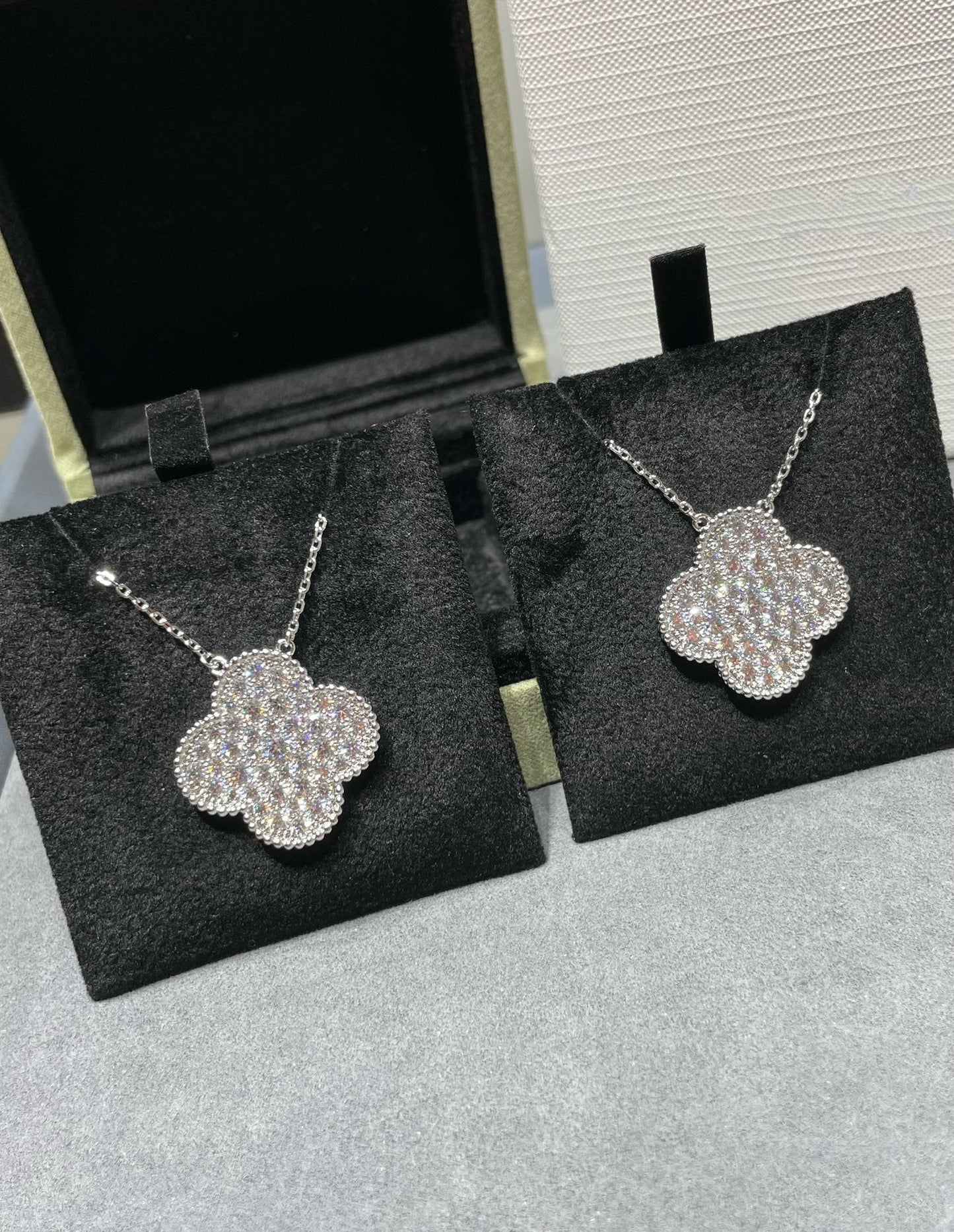 [vivabelle]CLOVER 25MM LARGE PENDANT DIAMOND PAVED SILVER NECKLACE