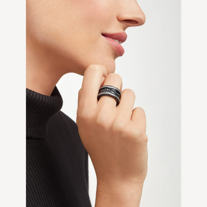 [vivabelle]ZERO 1 ROCK FOUR-BAND BLACK CERAMIC WITH STUDDED SPIRAL AND PAVED DIAMONDS RING