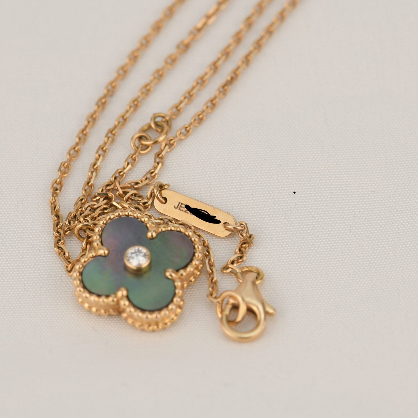 [vivabelle]CLOVER 15MM DIAMOND AND MOTHER-OF-GREY NECKLACE