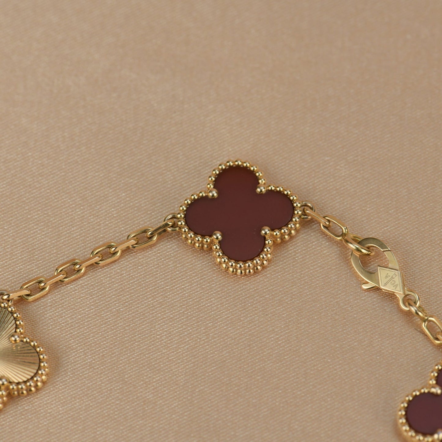 [vivabelle]CLOVER  5 MOTIFS CARNELIAN GOLD BRACELET