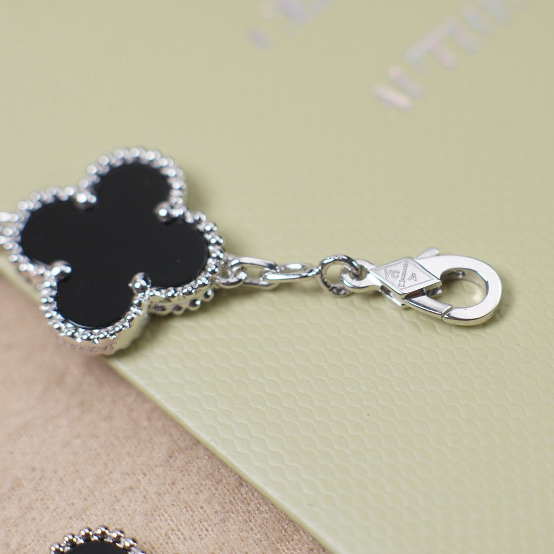 [vivabelle]CLOVER 5 MOTIF ONYXS  BRACELET SILVER