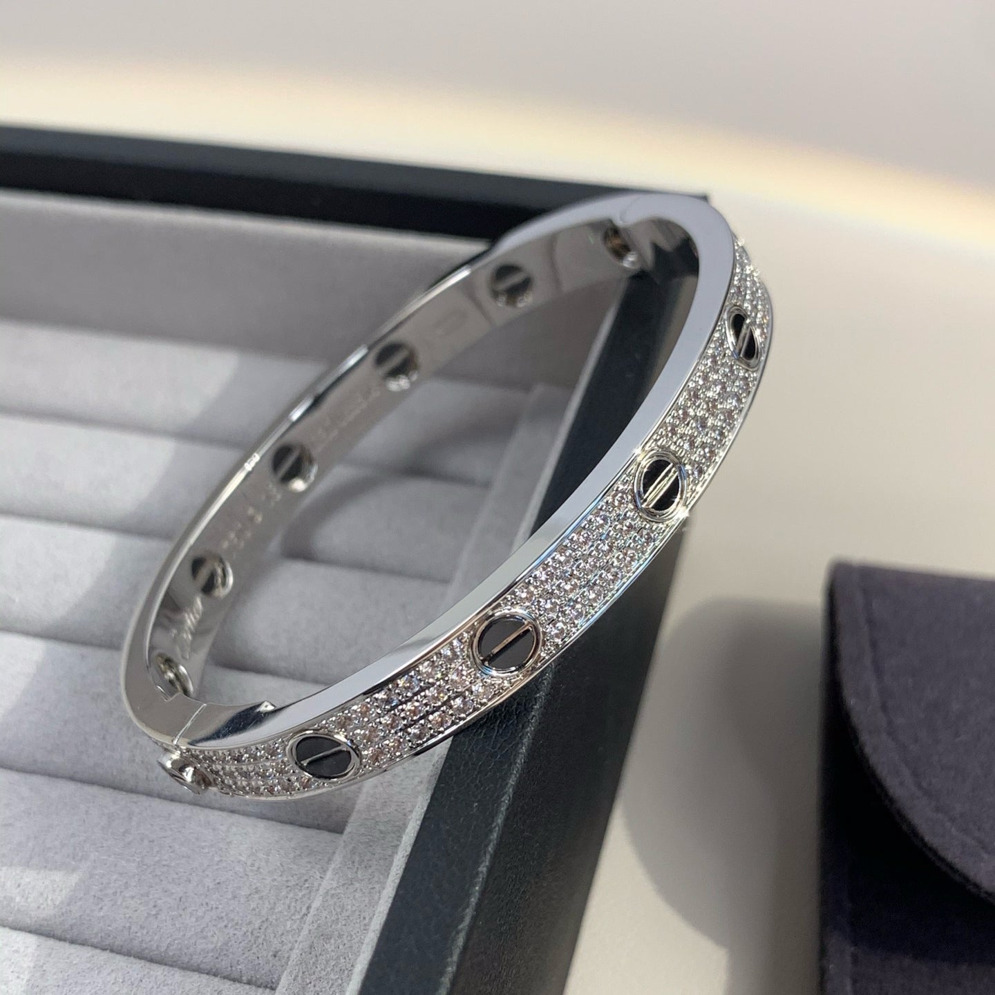 [vivabelle]LOVE BRACELET 6.1MM DIAMOND-PAVED CERAMIC