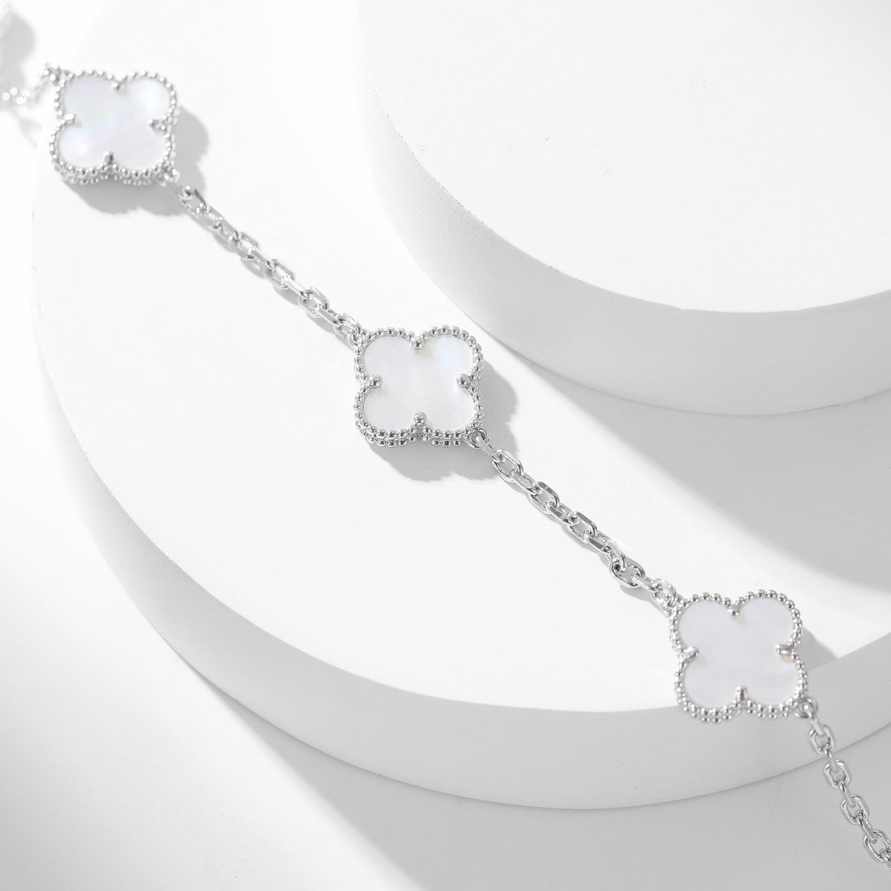 [vivabelle]CLOVER 10 MOTIFS WHITE MOTHER OF PEARL NECKLACE