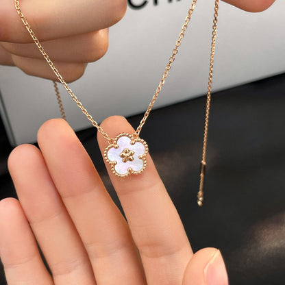 [vivabelle]LUCKY  WHITE MOP  PLUM BLOSSOM NECKLACE