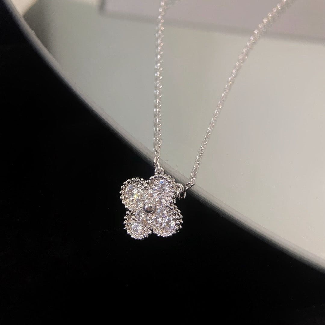 [vivabelle]CLOVER 15MM DIAMOND SINGLE FLOWER NECKLACE