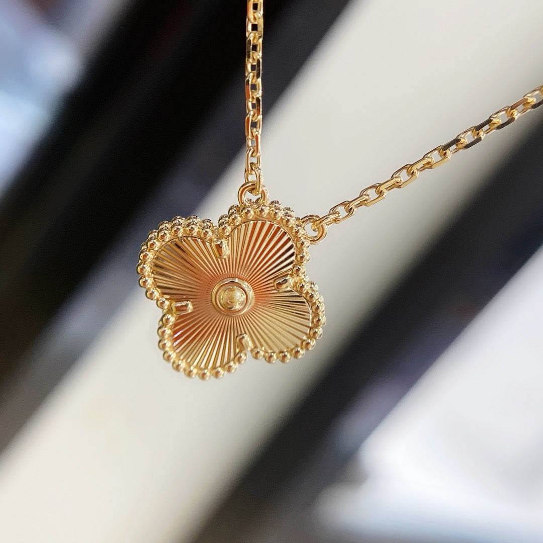 [vivabelle]CLOVER 15MM LASER NECKLACE