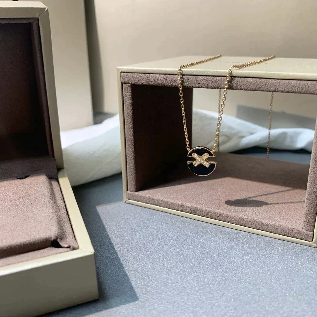 [vivabelle]JEUX DE ROSE GOLD DIAMOND NECKLACE