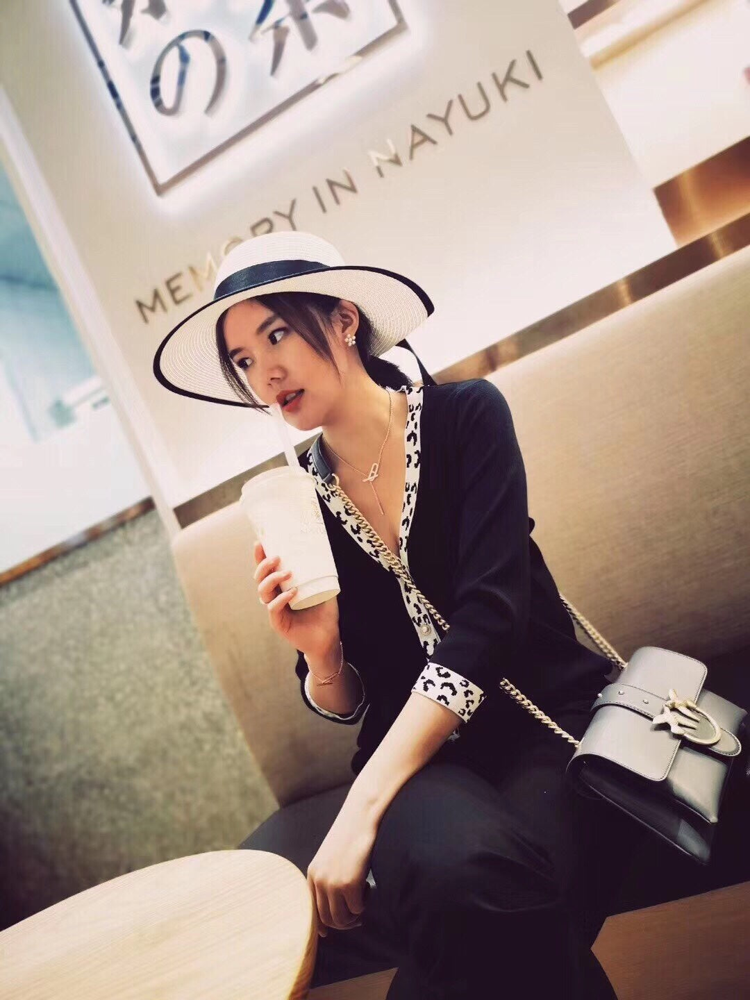 [vivabelle]HM FIRE PIG NOSE NECKLACE TRENDY STREET