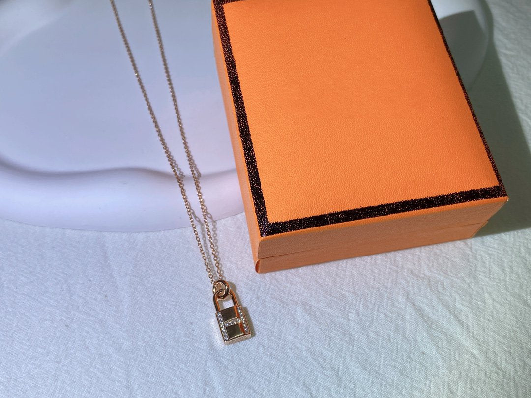 [vivabelle]HM ADVANCED NICHE LOCK HEAD NECKLACE DIAMONDS