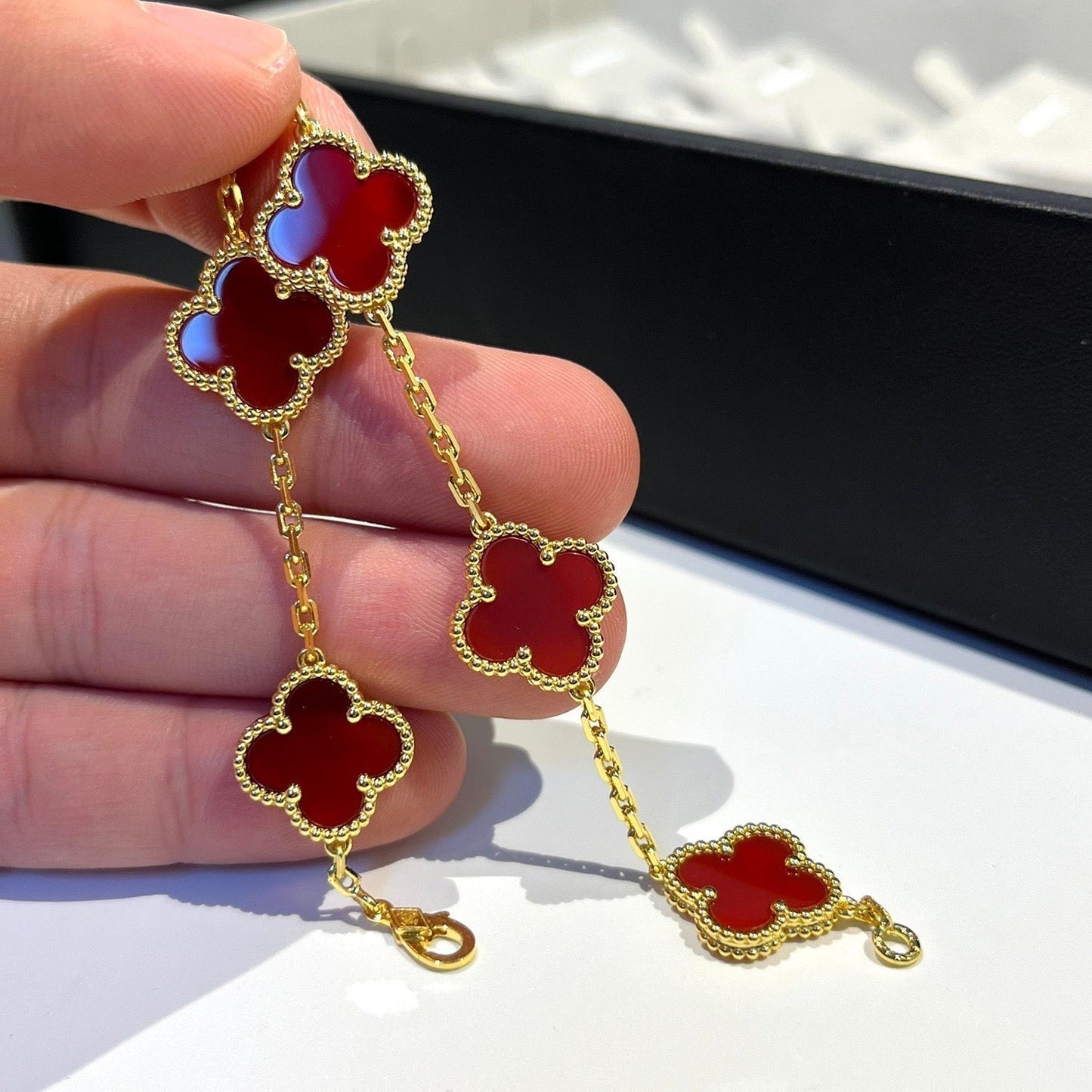[vivabelle]CLOVER 5 MOTIFS RED AGATE  BRACELET