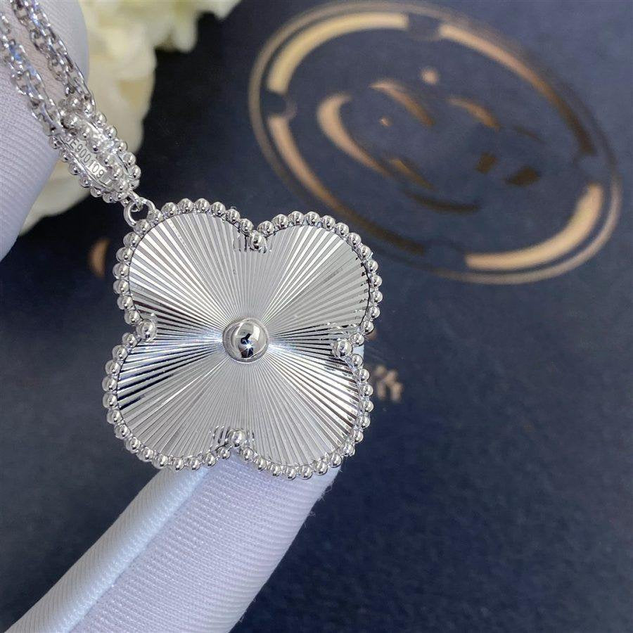 [vivabelle]CLOVER 25MM SILVER BIG CLOVER NECKLACE
