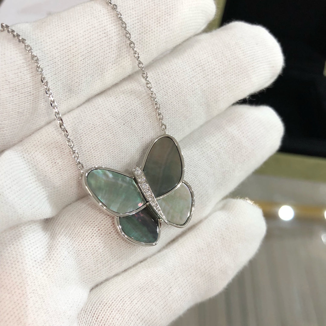 [vivabelle]LARGE BUTTERFLY SILVER PENDANT DIAMOND NECKLACE