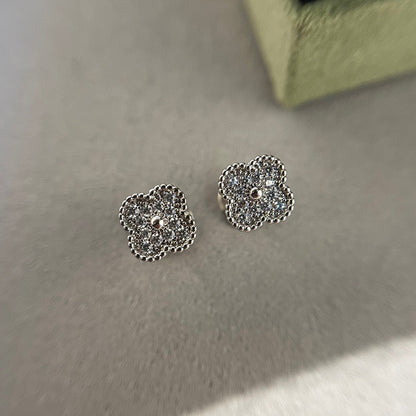 [vivabelle]CLOVER MINI DIAMOND STUD EARRINGS