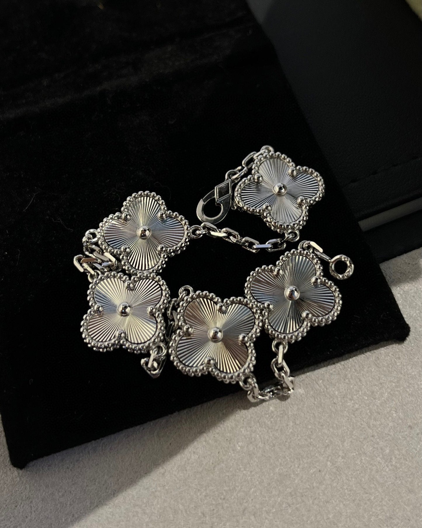 [vivabelle]CLOVER SILVER 5 MOTIFS BRACELET
